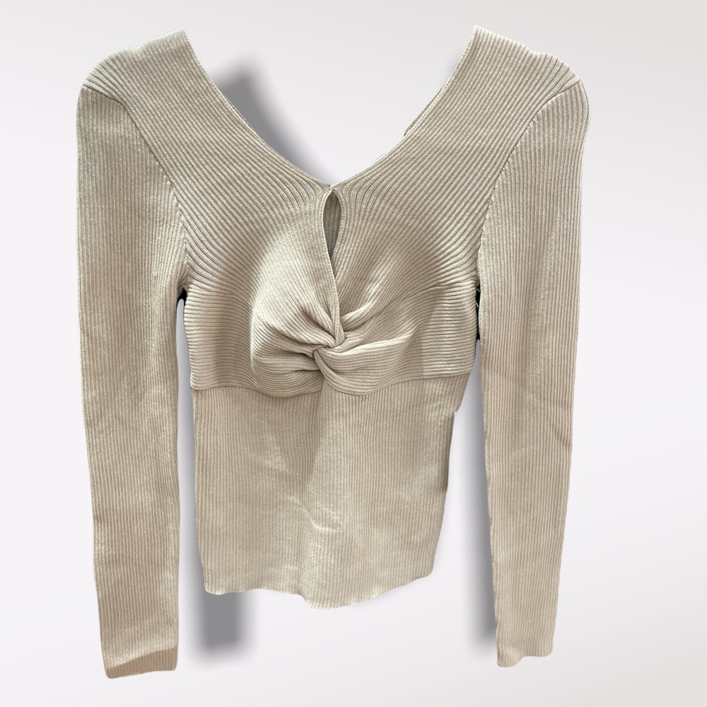 Icon apparel NWT medium cable knit beige sweater “basics”